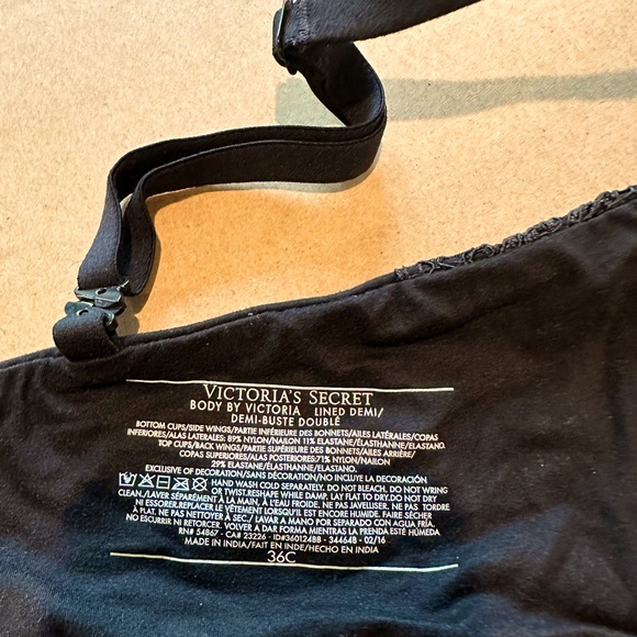 Victoria’s Secret Body By Victoria 36C - Picture 2 of 4